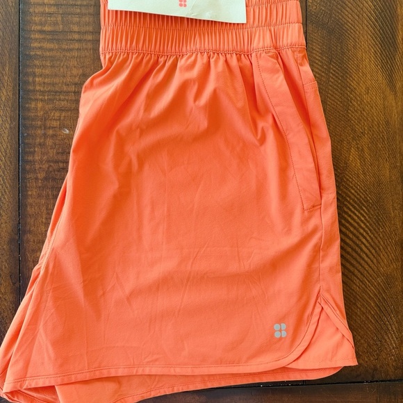 Sweaty Betty Relay Shell Orange Athletic Shorts - Picture 4 of 8